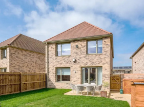 Stylish 4-br House - Free Parking Nice Garden