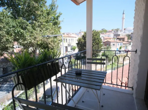 Pietra Social House