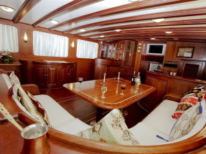 Plaghia Charter Boat&Breakfast