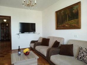 On Khimshiashvili Apartment