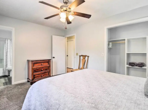 Proximity Place, Cozy Savannah Home w/ Deck!