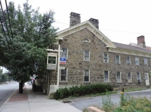 The Noon-Collins Inn