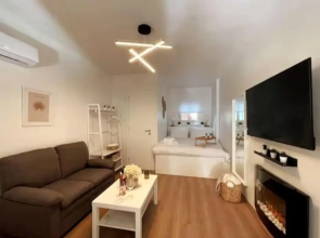 Persephone Stay Inn,Elevsis,Gr/3' from the Center