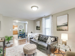 Pet-friendly Pacific Cottage Near Purina Farms!
