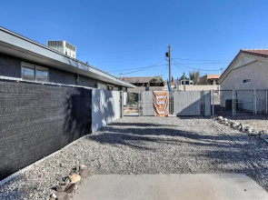 4 Mi to Beach: Lake Havasu Apartment w/ Pool!