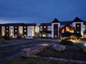 Xelena Hotel & Suites