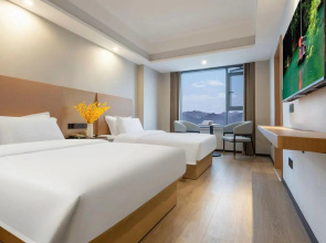 Radow Hotel (Yichang Binjiang Pedestrian Street)