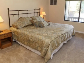 Seven Springs 1 Bedroom Deluxe Condo, Pet Friendly! by RedAwning