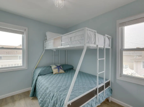 Sunny Seaside Heights Retreat: Walkable Location!