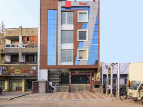 OYO 14886 Hotel Royal Paradise