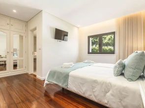 6-bed House - Sleeps 12 - Pool, Bbq, Pool Table