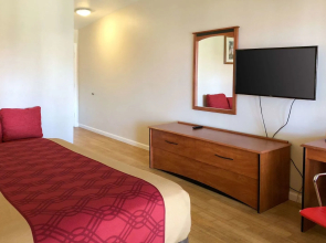 Econo Lodge Inn & Suites Oakland Airport
