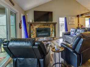 Walk to Lake: Osage Beach Home w/ Grill!