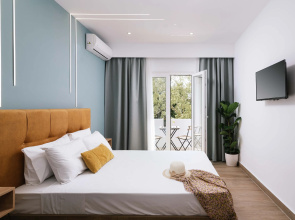 Ermis Luxury Suites & Apartments