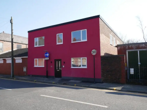 Immaculate 12-bed House Good Amenities in Wigan