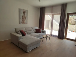 Apartment With Pool in Karlobag