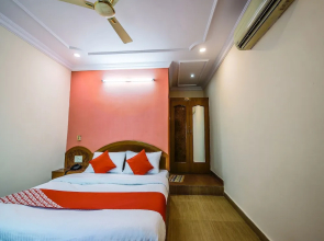 Oyo 13935 Party House