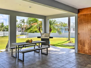 Oceanside Vega Baja Beach House Paradise w/ Views!