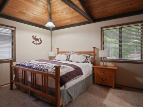 3 Killdeer Lane Pet Friendly Home 3 Minutes Walk from SHARC by RedAwning