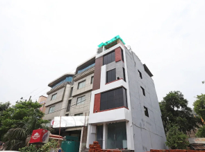 OYO 44565 Ashrit Suites