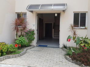 Apto confortável no Itaguá, 2 quartos, 1 wc, ar, wifi, garagem