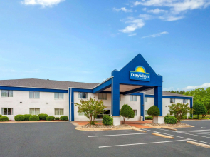 Days Inn & Suites by Wyndham Siler City