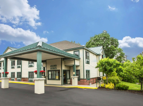 Econo Lodge Glens Falls / Lake George