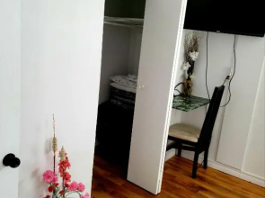 Downtown apartment next to highway netflix+wifi