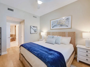 Luxe Naples Bay Resort Condo: Near Fifth Ave!