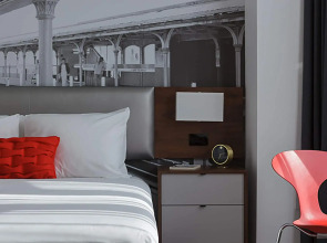 Отель The Revolution