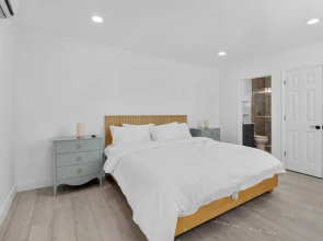 Delray Daydream, Home for 8
