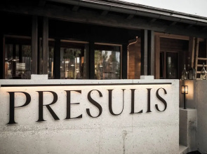 Presulis Hideaway Apartments & Restaurant