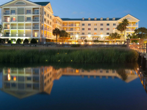 Courtyard Charleston Waterfront by Marriott