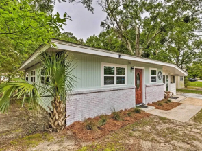 Ocean Springs Getaway - Walk to Beach & Downtown!