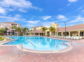 Villa Manuel Lakeview  3 Bedroom Condo by RedAwning