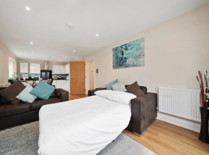 London Heathrow Living Serviced Apartments - Apt 9