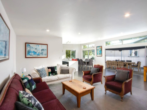 Coastal Villa - Napier Holiday Home