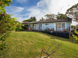 WindanSea Cottage - Pet Friendly - Ocean Glimpses