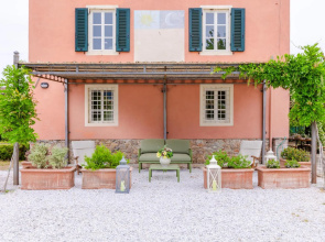 Badia Farmhouse in Badia Cantignano