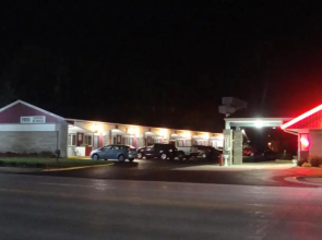 Pinconning Trail Inn Motel