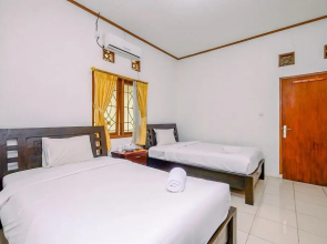 Homey And Simply Studio At Graha Wishnu Guest House