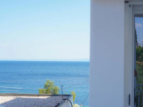 Niki's House Apartments By The Sea