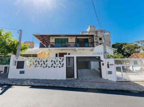 Casa Com Piscina 500m Da Praia De Bombas   3 Dorm, Até 9 Pessoas