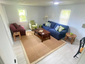 Cheerful 3 Bedroom Home Walk to UVA Stadium