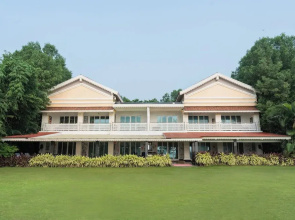Mayfair Lake Resort