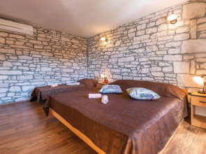 Stunning Home in Hrboki With 4 Bedrooms, Wifi and Outdoor Swimming Pool