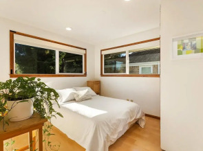 3BR Seattle Home w Spacious Yard Near Northgate