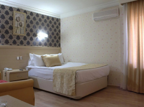 Royal Carine Hotel