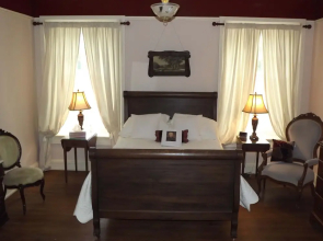 Maysville Manor Bed & Breakfast