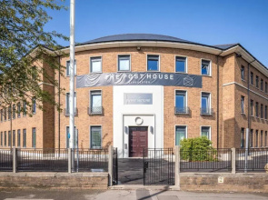 Beautiful 1 bedroom apartment at the iconic Post House Gloucester